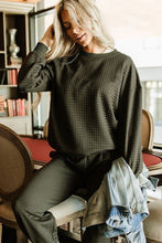 Load image into Gallery viewer, Vineyard Green Solid Color Quilted Textured Pullover and Joggers Set