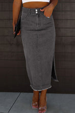 Load image into Gallery viewer, Black Raw Edge Side Slits Buttoned Midi Denim Skirt