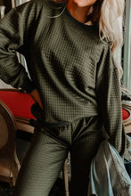 Load image into Gallery viewer, Vineyard Green Solid Color Quilted Textured Pullover and Joggers Set