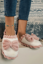 Load image into Gallery viewer, Fushia Bow Plush Winter Slipper