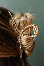 Load image into Gallery viewer, Gold Twist Loop Large Hair Claw Clip
